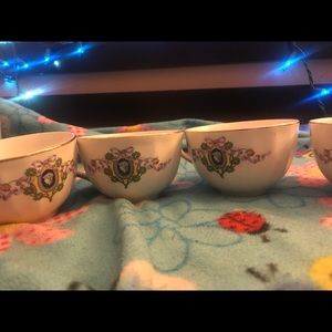 4 vintage tea cups